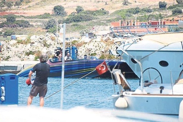 Acun Ilıcalı sevgilisi Çağla Ayça Altunkaya ile adalar arası mekik dokuyor