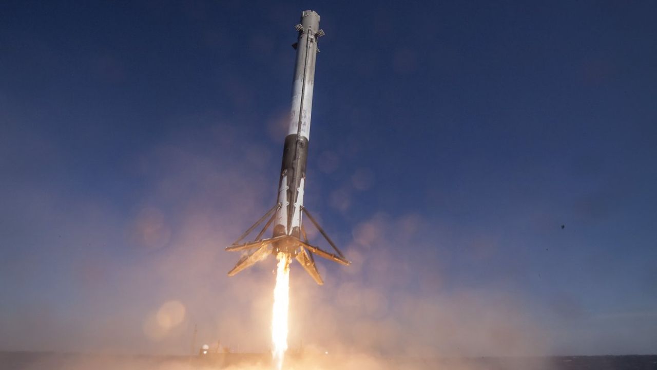 spacex-roket-motoru-test-sirasinda-infilak-etti-sdn-01.jpg