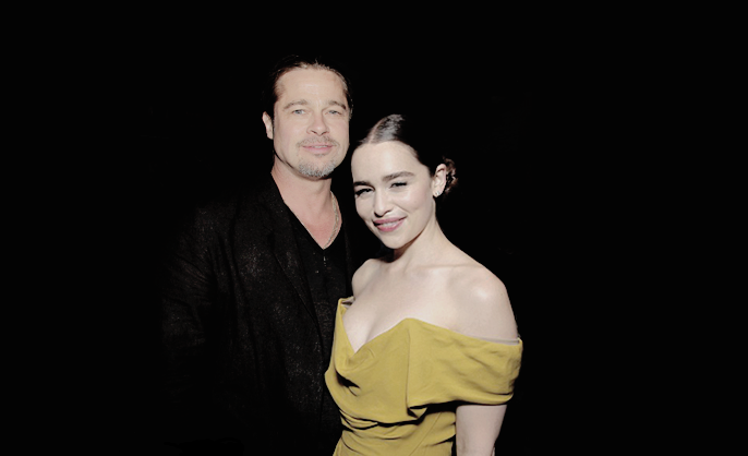 emilia-clarke-ile-game-of-thrones-izlemek-icin-160-bin-dolar-verdiler.png