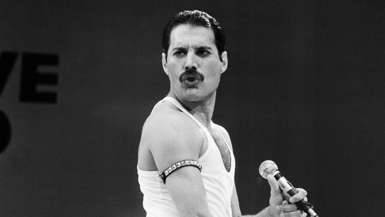 Freddie Mercurynin arabası müzayedede satıldı Freddie Mercurynin arabası müzayedede satıldı