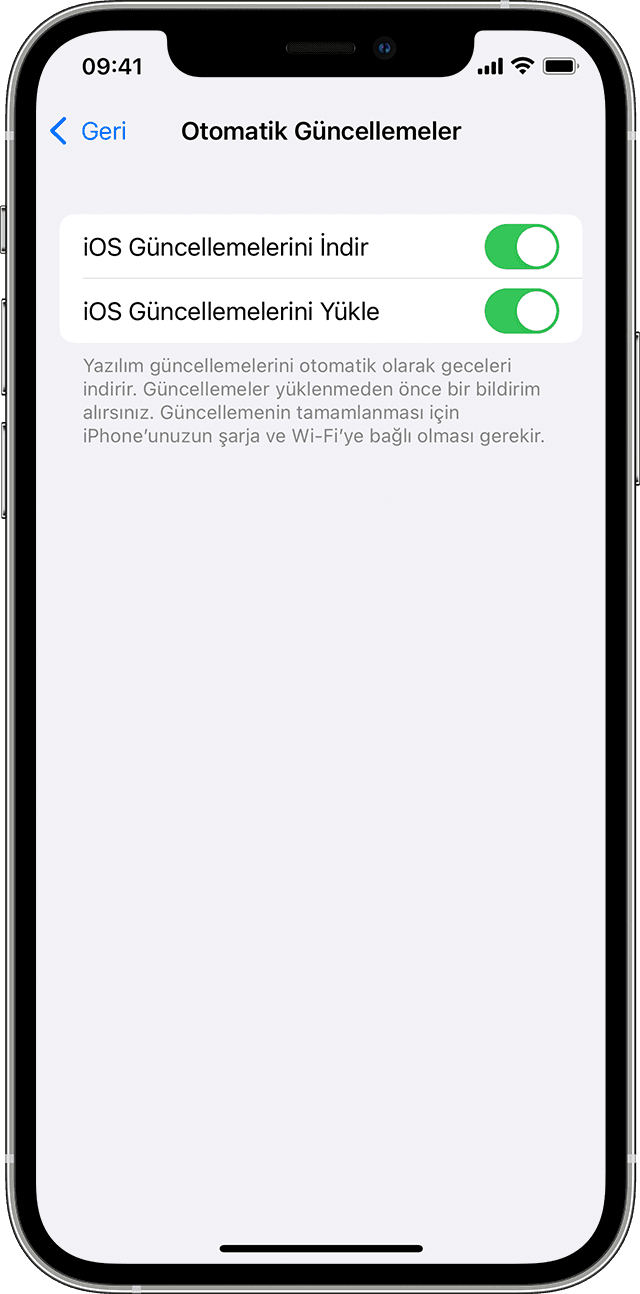 iPhone'un Ayarlar uygulamasında iOS güncellemelerini otomatik olarak indirme ve yükleme seçeneklerini gösteren Otomatik Güncellemeler sayfası. iPhone'un Ayarlar uygulamasında iOS güncellemelerini otomatik olarak indirme ve yükleme seçeneklerini gösteren Otomatik Güncellemeler sayfası.