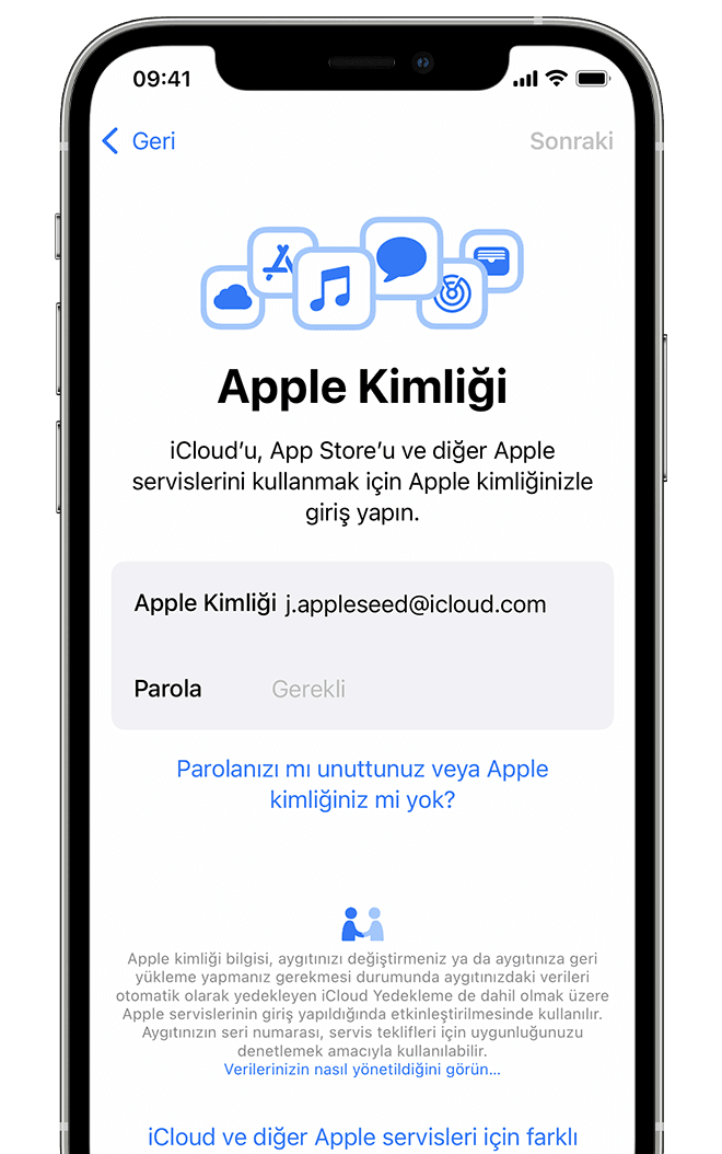 Apple Kimliğiniz ve parolanızla giriş yapma seçeneğini gösteren ekran