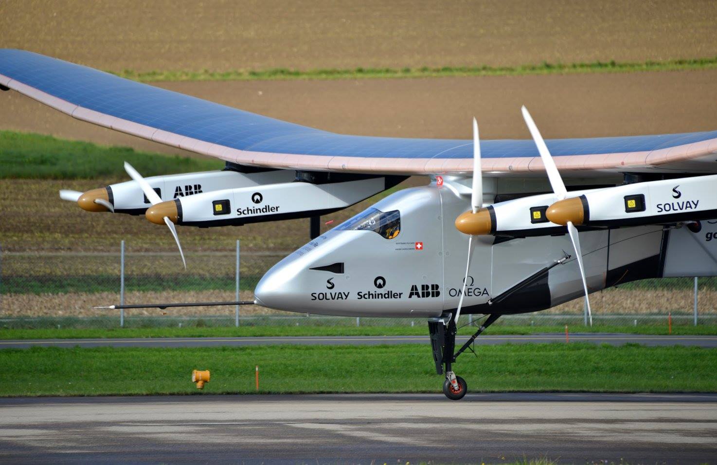 Solar_Impulse_SI2_pilote_Bertrand_Piccard_Payerne_November_2014.jpg